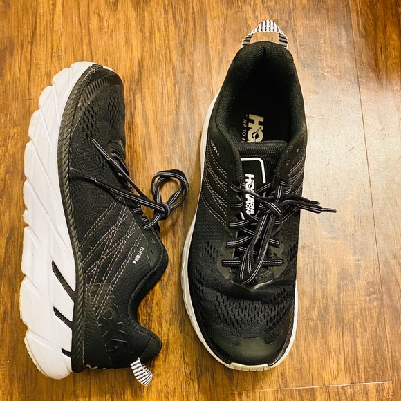 hoka one one clifton 6 all black